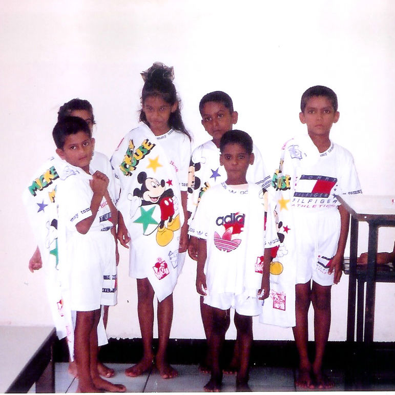 2003 Ondergoed en lakens voor weeskinderen Suriname