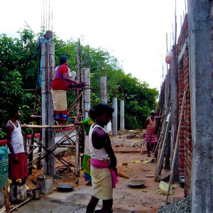 2008 Bouwen van een eetzaal en 7 schoollokalen in Orissa te India